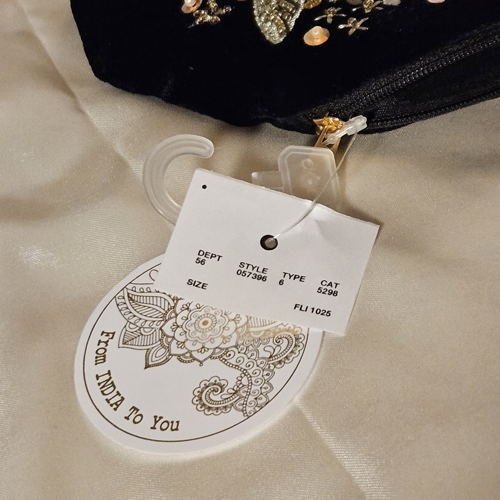 Floral Embroidered Black Velvet Pouch Monogram C - Picture 6 of 7